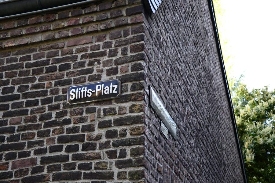 Düsseldorf: Tipping based - Old Town Walking Tour - What the 90-minute pace feels like