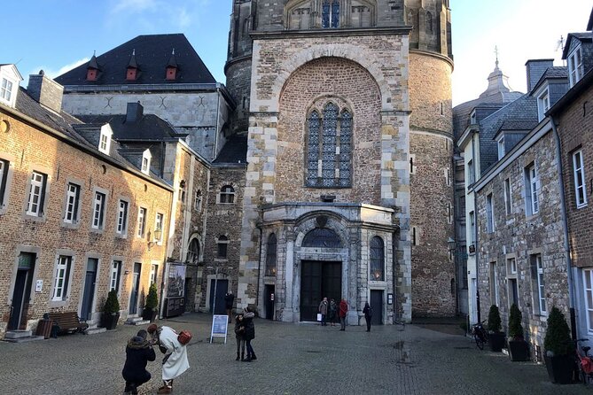e-Scavenger hunt Aachen: Explore the city at your own pace - Aachen Cathedral and the Carolingian heart of the city