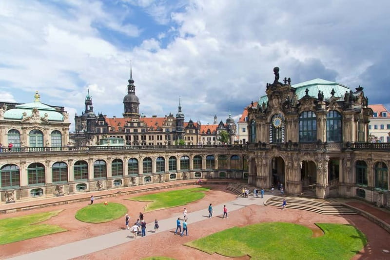 Elbfloren: Historical city tour - The Fürstenzug and Saxon royal history