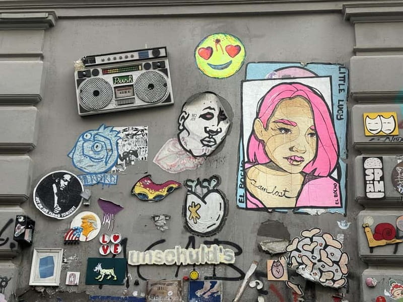 English guided insider tour through the Schanzenviertel - Insider advice for restaurants, bars, and activities