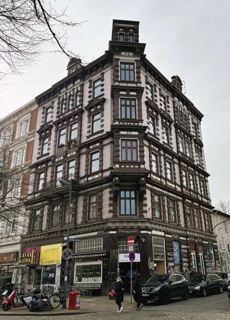 English guided insider tour through the Schanzenviertel - Meeting at Schulterblatt and Eifflerstraße