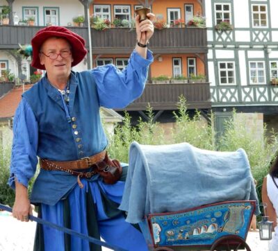 On the road with the Brückenkrämer. Walking tour with anniversary tasting.