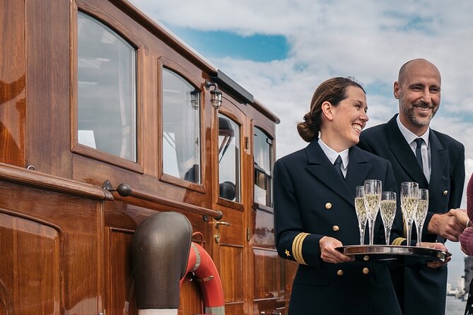 Evening aperitif tour aboard the motor yacht Fitzgerald - The Victory Column and the final stretch