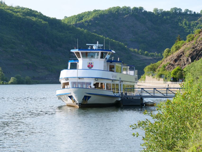 Evening-Cruise to the fireworks of the Cochemer Winefest. - The return ride and illuminated castles