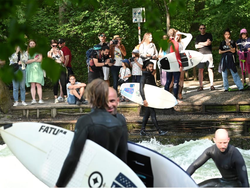 Exploring Munich by Pedicab: Premium Two Hour Tour - Weather, timing, and comfort