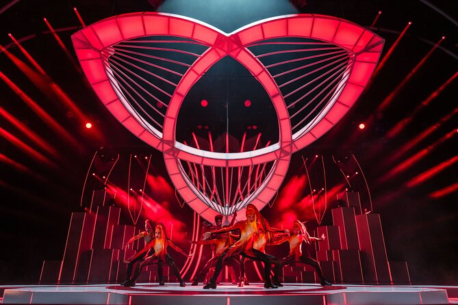 FALLING | IN LOVE Grand Show at Friedrichstadt-Palast Berlin - Costumes, lighting, and Swarovski sparkle