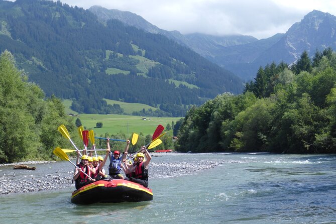 Family rafting Iller - white water rafting level 1 - Getting ready at Blaichach