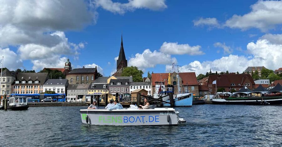 Flensburg: E-Boat rent - Who will enjoy this rental most?