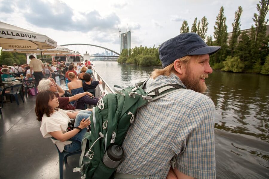 Frankfurt: 1-Hour Panorama Boat Cruise on the river Main - The commentary: useful, but not perfectly timed