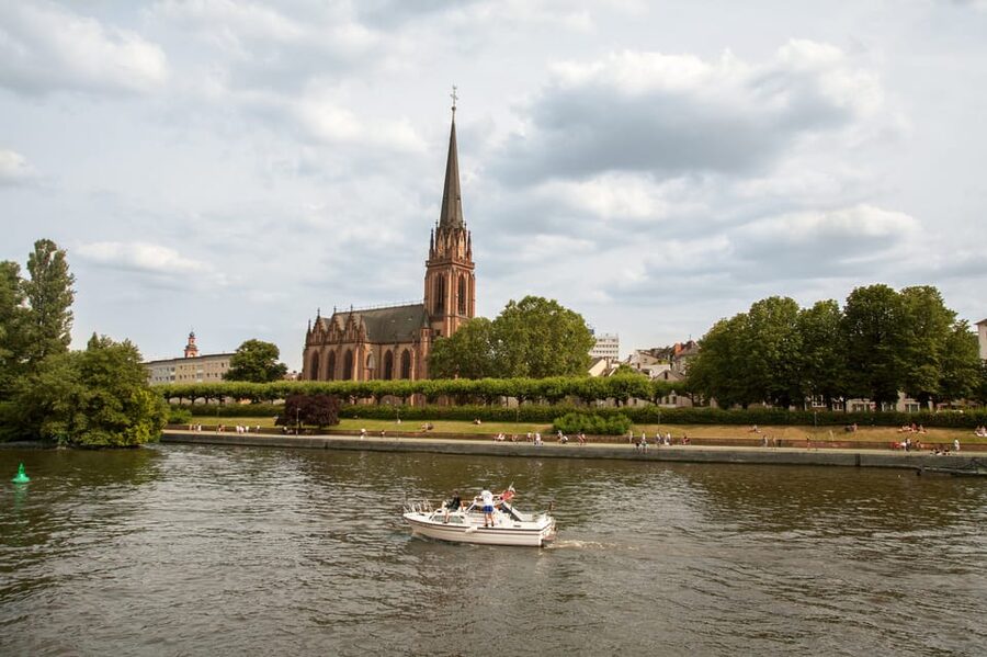 Frankfurt: 1-Hour Panorama Boat Cruise on the river Main - Who will enjoy this Frankfurt boat ride most?