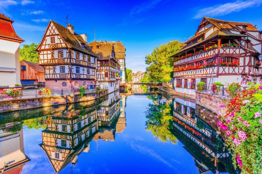 Frankfurt: Baden-Baden, Black Forest, Strasbourg Guided Tour - Meeting your guide near Frankfurt Hauptbahnhof