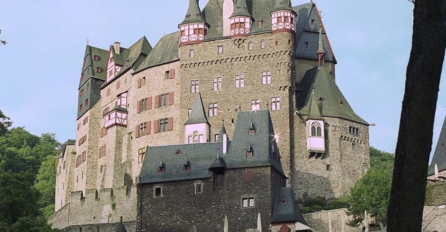 Frankfurt: Day Trip to Eltz Castle - Dinner beside the river on the way back