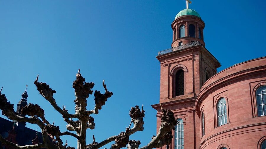 Frankfurt: Discover the heart of Frankfurt – a city tour in Russian - Schirn, Saalgasse, and Frankfurt’s rebuilt identity