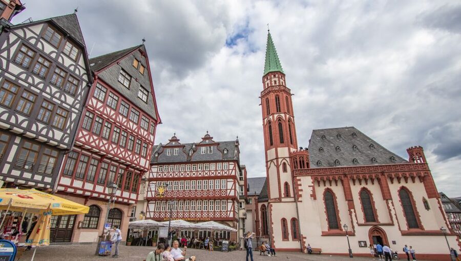 Frankfurt: Express Walk with a Local in 60 minutes - Goethe House and Frankfurt’s cultural side