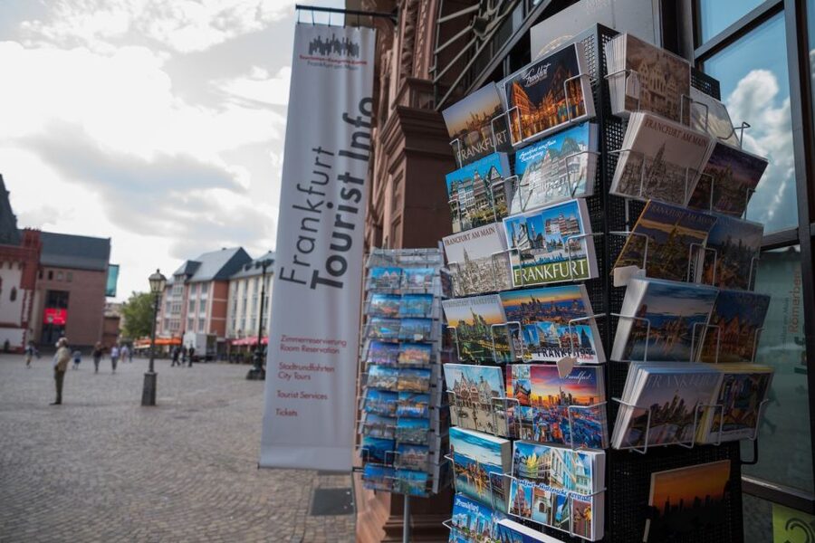 Frankfurt: Guided walk between palm trees and skyline - From the Römer into Frankfurt’s green side