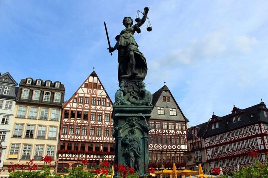 Frankfurt : Highlights & hidden Gems Private Walking Tour - Hauptwache, Zeil, and the city’s everyday center