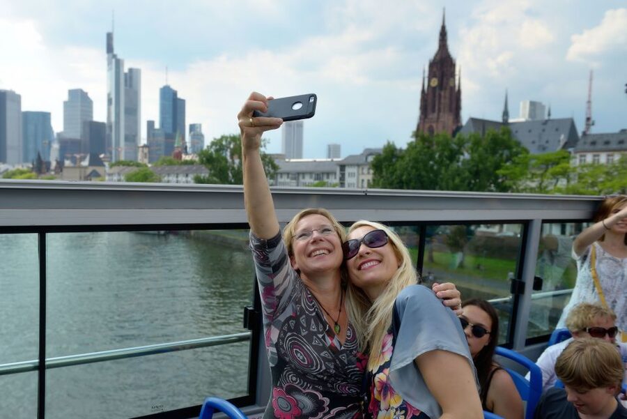 Frankfurt: Hop-On, Hop-Off Grand or Express Bus Ticket - Senckenbergmuseum, Messe, and Hauptbahnhof