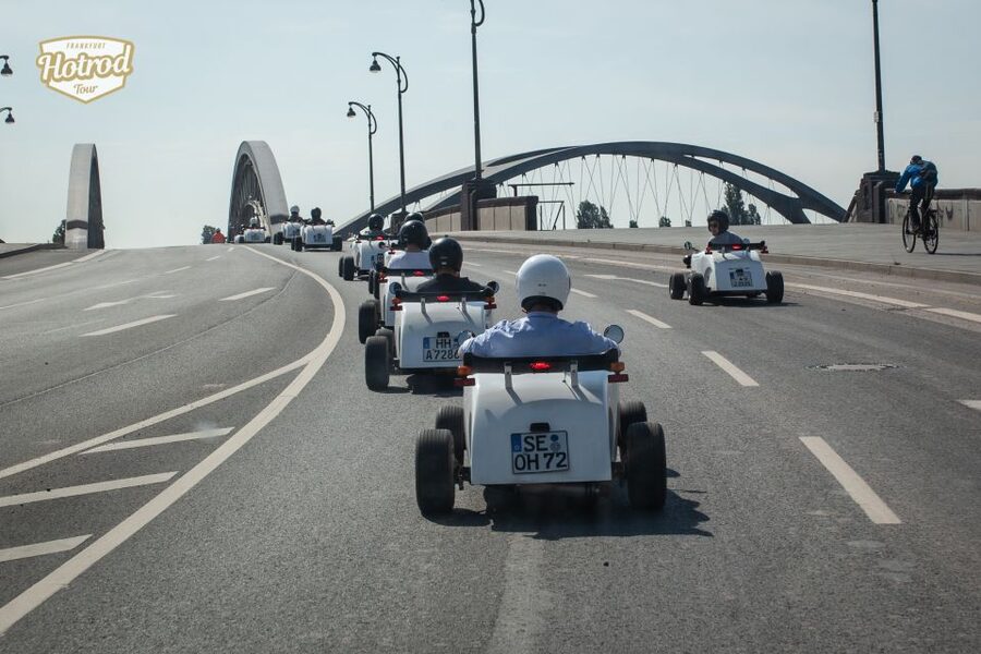 Frankfurt: Hotrod Sightseeing Tour - Group size, language, and the guide’s role