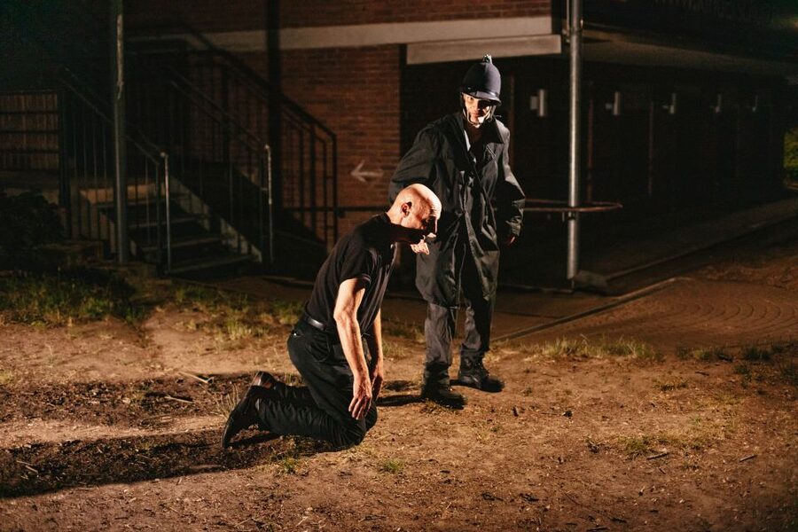 Frankfurt: Jack the Ripper Fright Tour - Walking through Günthersburgpark at night