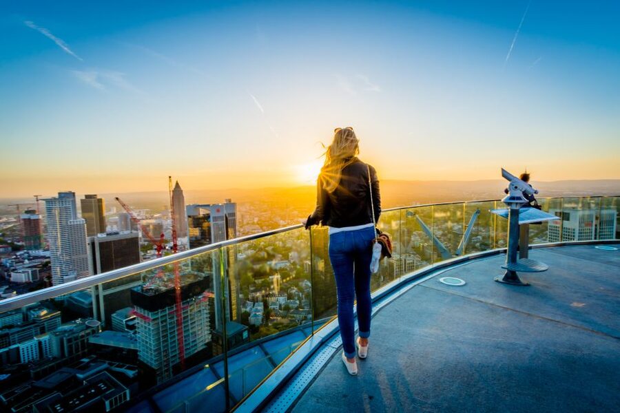 Frankfurt: Main Tower with Tickets and Guided Old Town Tour - What the three-hour option adds