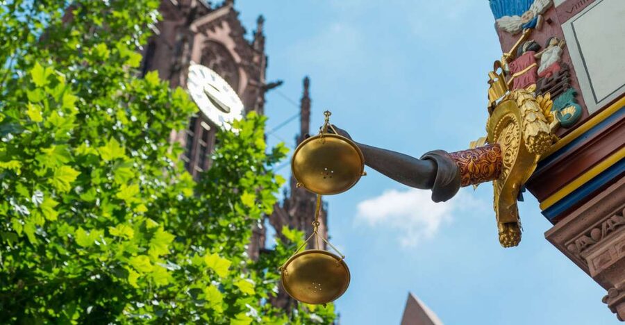 Frankfurt: New Old Town and Highlights German-Language Tour - Key points at a glance