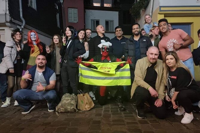 Frankfurt Night PubCrawl: 4 Venues, Welcome Shots + Club Entry - From Römerberg fountain to Frankfurt after dark