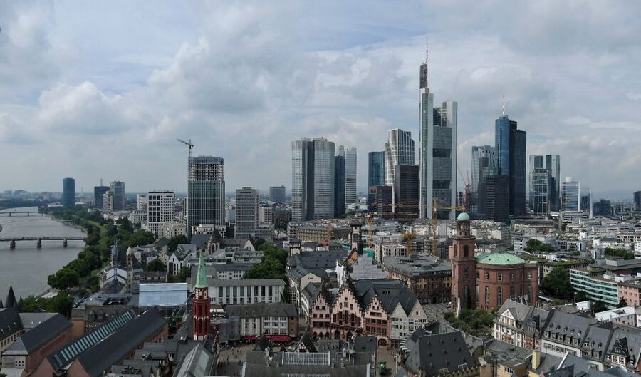 Frankfurt - Old Town Historic Walking Tour - From the Fountain of Justice to the Römer