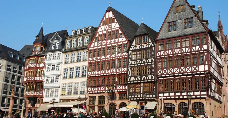 Frankfurt - Old Town Historic Walking Tour - Frankfurt Cathedral and the imperial city