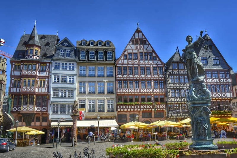 Frankfurt: Old Town Historical Walking Tour in German - The German-language question matters