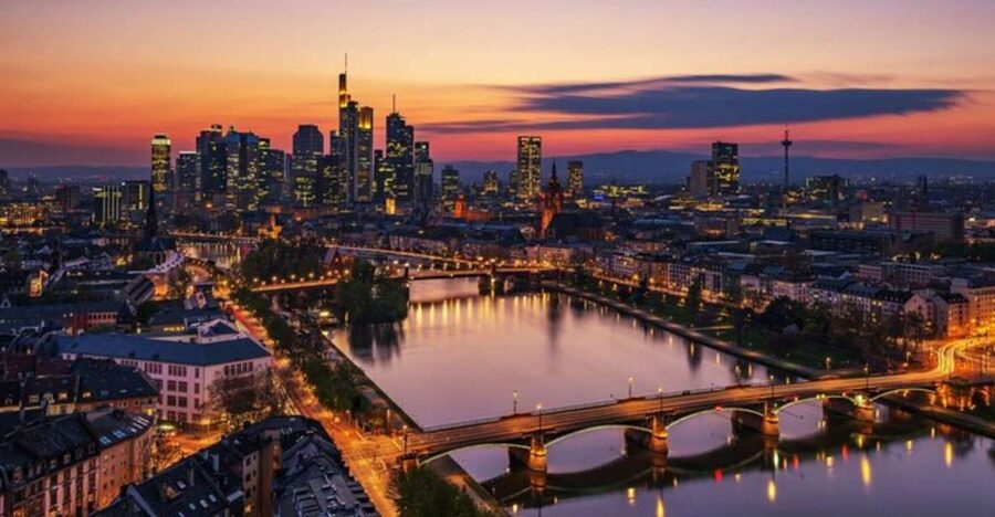 Frankfurt: Private custom tour with a local guide - Frankfurt in one private walk