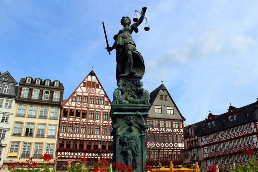 Frankfurt: Private custom tour with a local guide - A route built around your questions