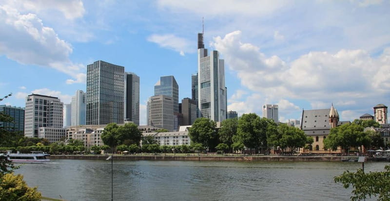 Frankfurt: Private or Shared Walking Tour - Frankfurt in 90 Minutes: Old Stones and New Towers