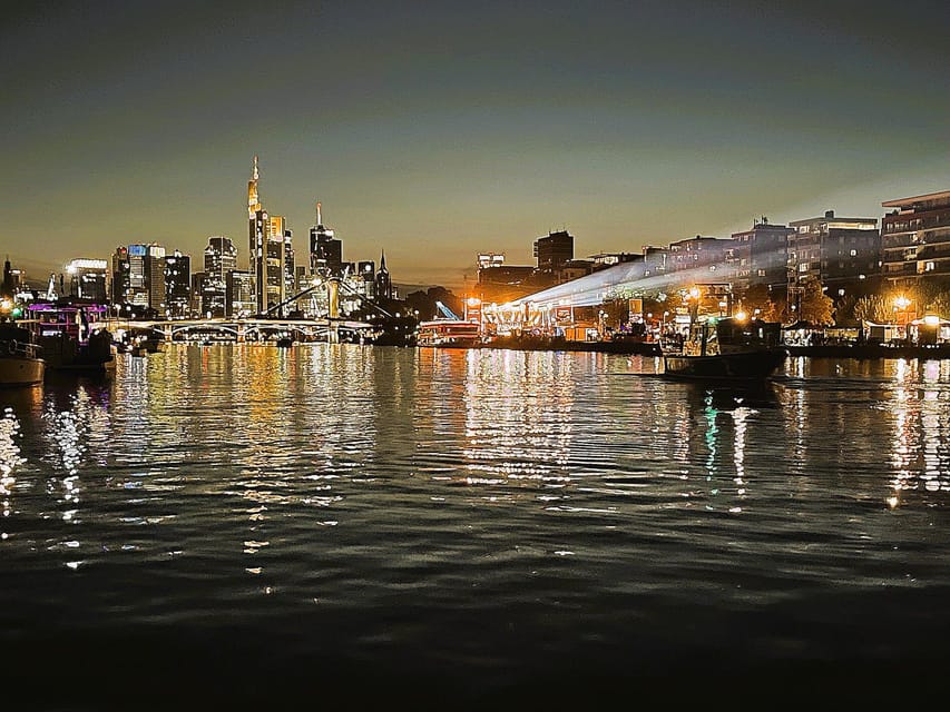 Frankfurt: Private Romantic Skyline Boat Tour - Setting out from the Städel Museum