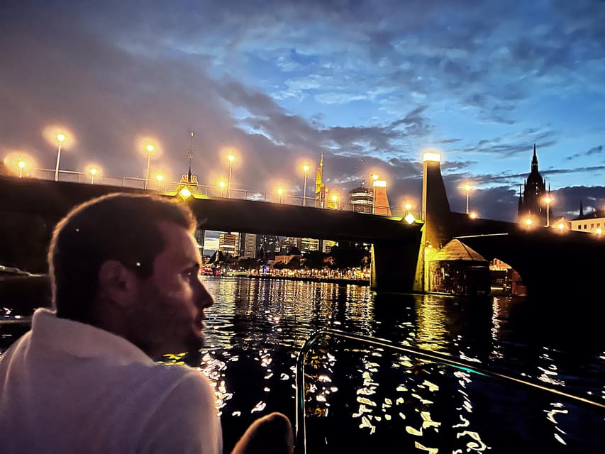 Frankfurt: Private Romantic Skyline Boat Tour - The welcome drink and onboard atmosphere