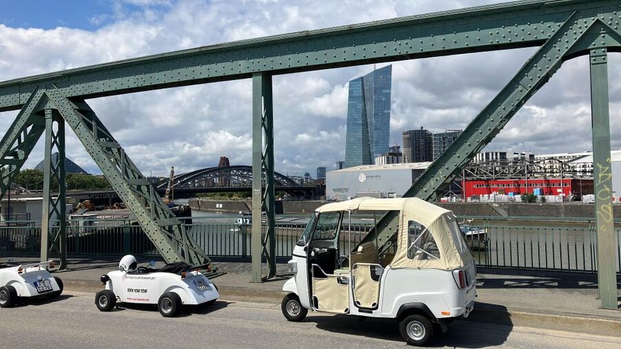 Frankfurt: Private Sightseeing Tour in Retro Ape Calessino - Frankfurt’s Old Town and the coronation path
