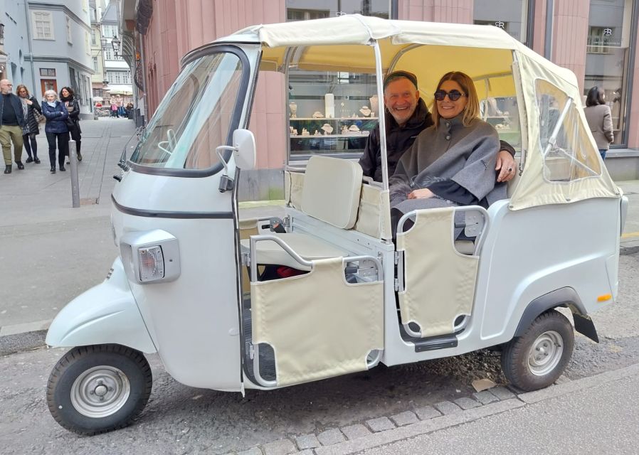 Frankfurt: Private Sightseeing Tour in Retro Ape Calessino - Guide quality and the information you receive