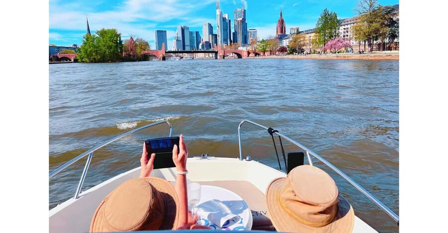 Frankfurt: Private Skyline Sightseeing Boat Tour - Setting out from the Städel Museum