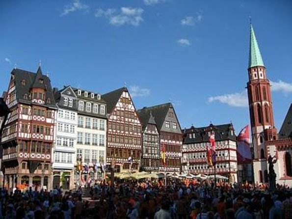 Frankfurt: Private Walking Tour with Relaxing Cruise - Starting at St Paul’s Church and Frankfurt’s democratic story