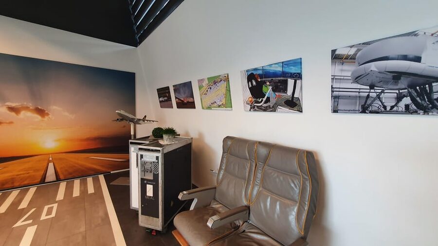 Frankfurt: "Ready for take off" - Flight Simulator B737 - Taking the controls, from basic systems to landing