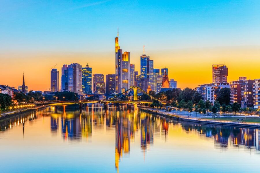 Frankfurt: River Main Sightseeing Cruise with Commentary - The best time to take this Frankfurt cruise