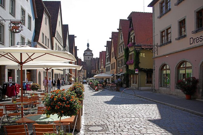 Frankfurt Super Saver: Neuschwanstein Castle and Rothenburg Day Trip - Inside the castle: beautiful, but brief