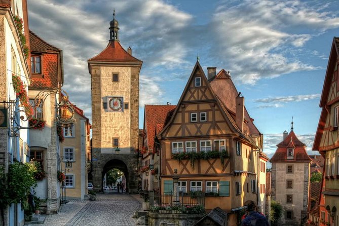 Frankfurt Super Saver: Neuschwanstein Castle and Rothenburg Day Trip - Walking, weather, and what to carry