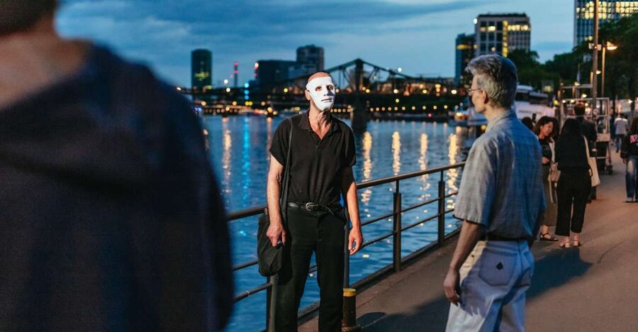 Frankfurt: "The Sandman" Nightmarish Walking Tour - Rotes Haus and the old-town setting