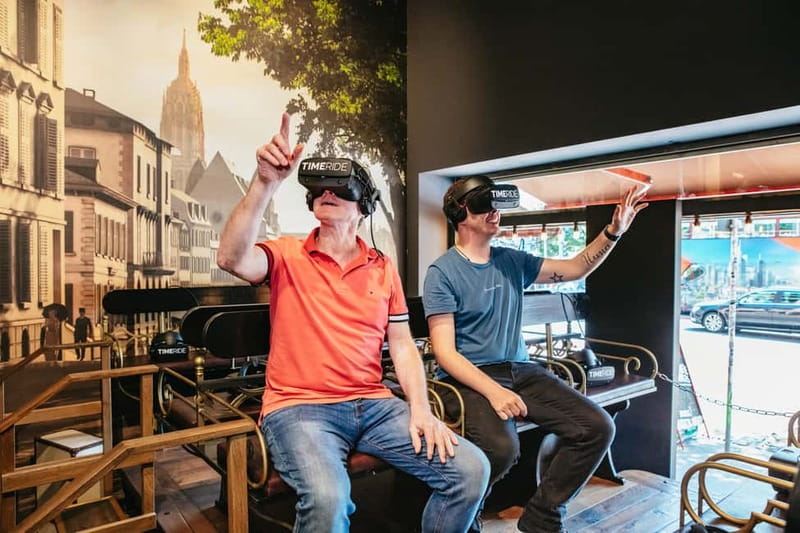 Frankfurt: Virtual Reality Time Travel Experience Ticket - The private library: Frankfurt behind the storefront