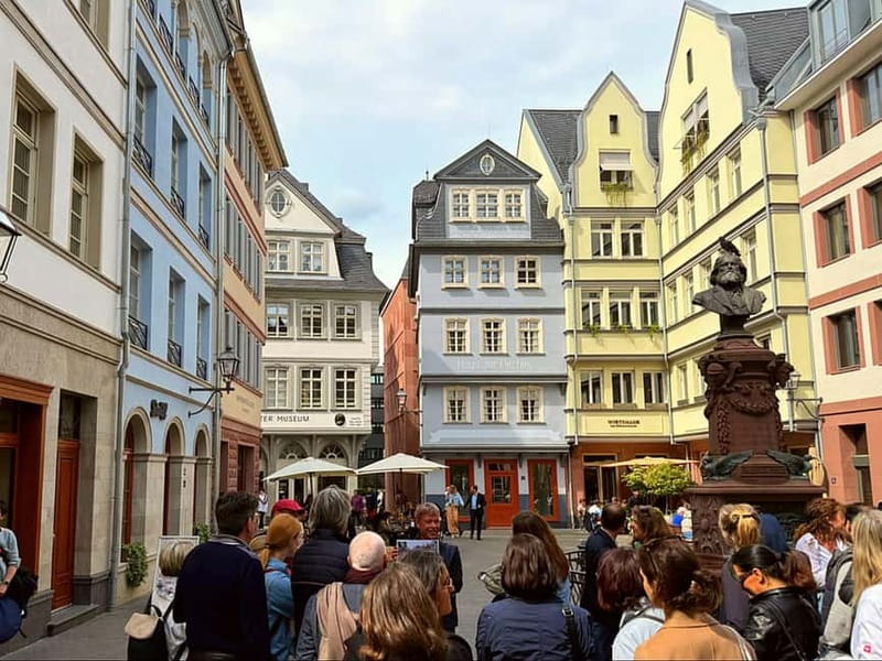 Frankfurt: Walking tour between St. Paul's Church, Main & Old Town flair in German - Römerberg and the historic Römer