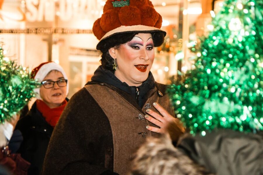 Freiburg: Christmas Tour with Drag Queen Betty BBQ - Christmas stories with an adult comic edge