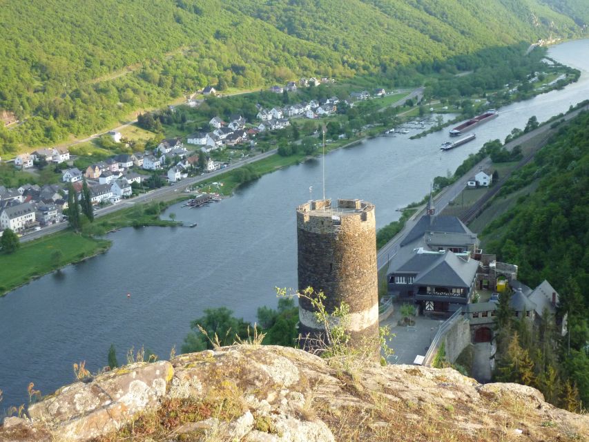 From Alken: Return Day Trip by Boat to Cochem - Watching the MS Goldstück Rise at Müden Lock