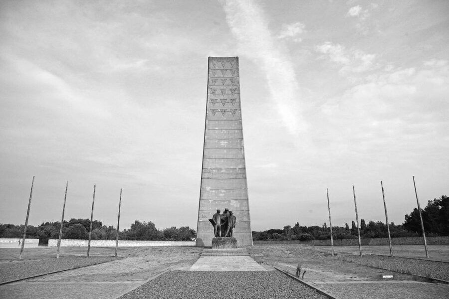 From Berlin: Licensed Sachsenhausen Tour with max. 15 people - Key points to know before you book