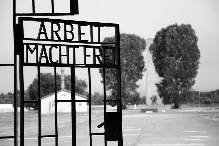 From Berlin: Licensed Sachsenhausen Tour with max. 15 people - Tower A and the camp entrance