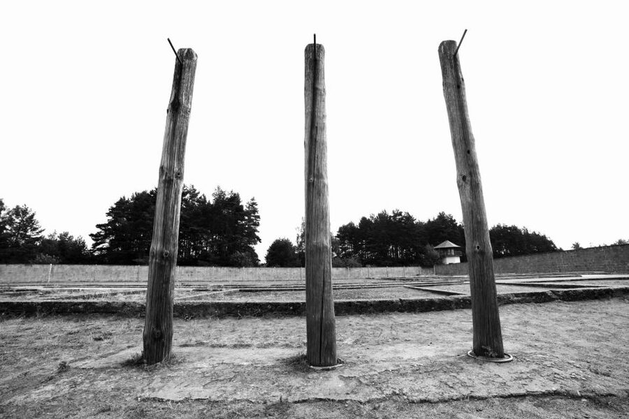 From Berlin: Licensed Sachsenhausen Tour with max. 15 people - Resistance, escape, and the death march